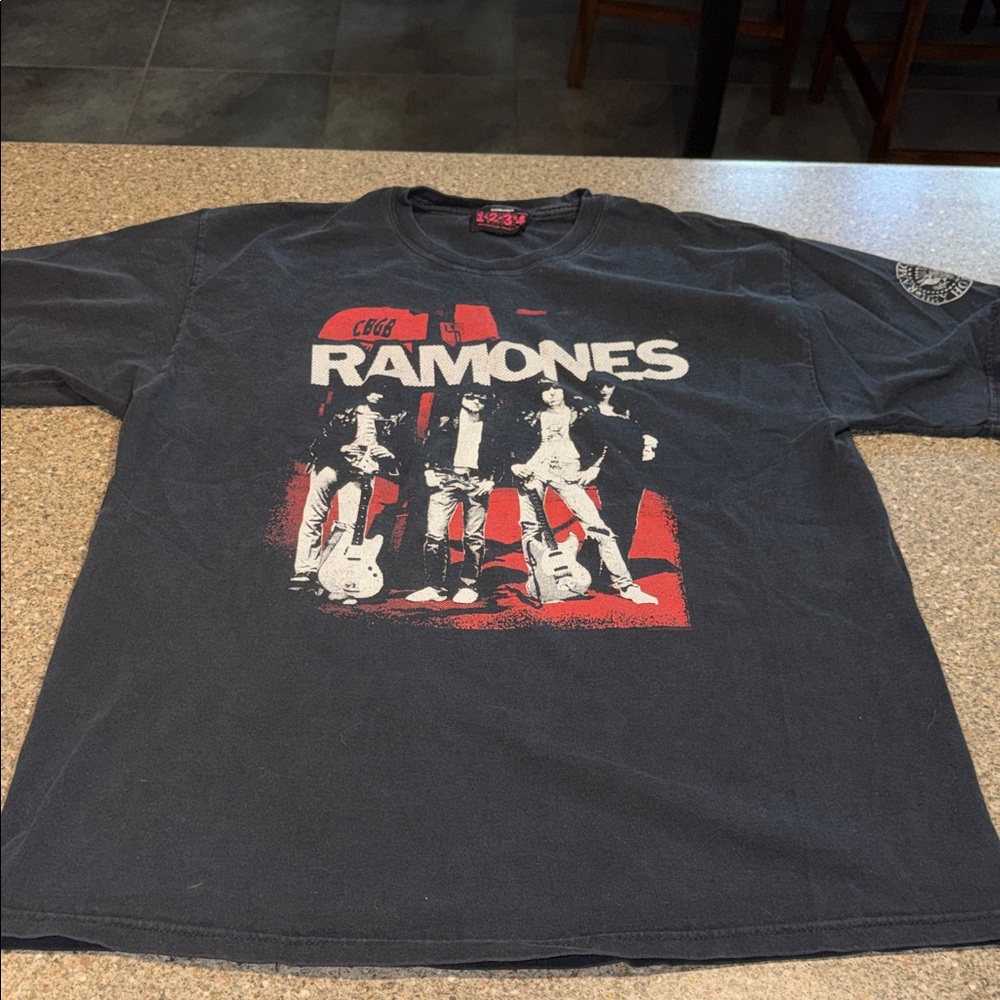 2006 Ramones cbgb band shirt